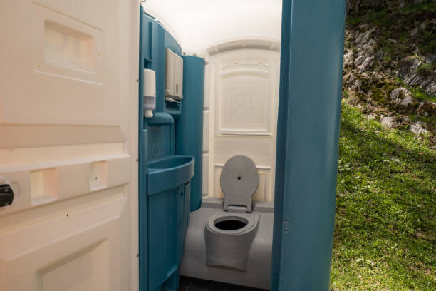 Portable Toilet Options We Offer in Algonquin, IL