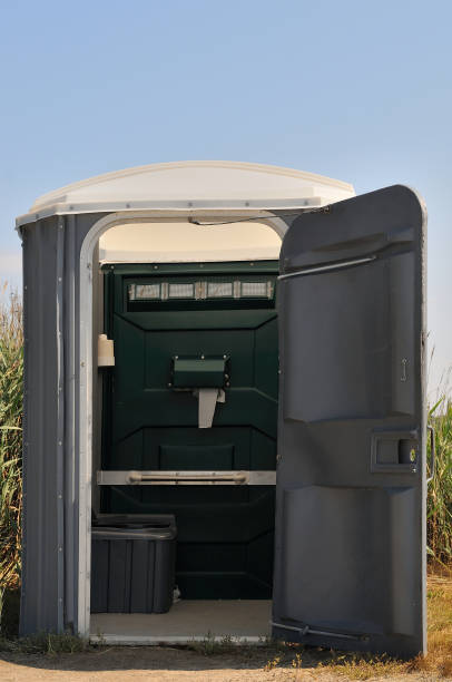 Best Portable restroom solutions  in Algonquin, IL
