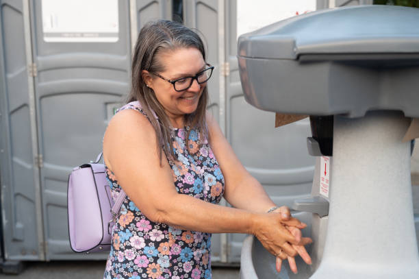 Best Portable bathroom rental  in Algonquin, IL